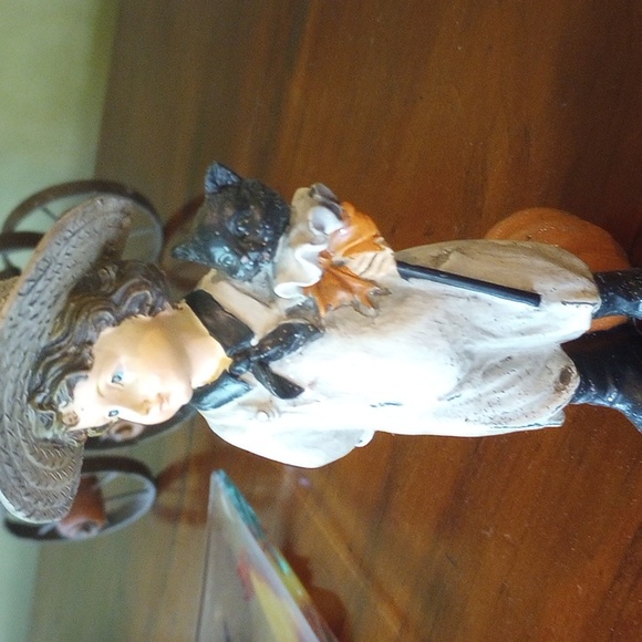 Halloween Trio Trick or Treating - Picture 5 of 7